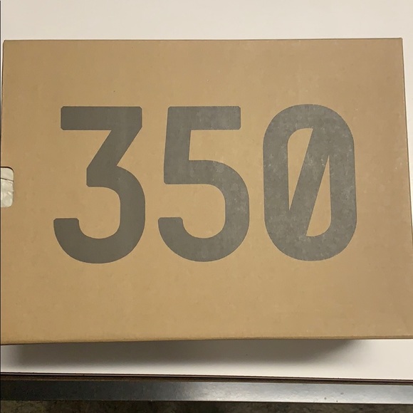 Yeezy Boost 350 V2 - Picture 2 of 8